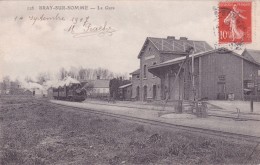 CPA 80 @ BRAY Sur SOMME @ Train Arrivant En GARE En 1907 - Carte Rare Avec Ce Numéro 126 - Bray Sur Somme