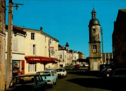 79-SAUZE-VAUSSANS..LE CENTRE VILLE AVEC COMMERCES,VOITURES...CPM - Sauze Vaussais