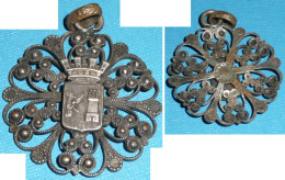 Rare Ancien Pendentif, Médaille En Métal Argenté, Filigrane, Armoiries écusson Ville D'Agen - Pendentifs