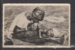 Niger - Bébé Recevant Un Lavement - Carte Photo - Niger