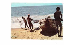 TOGO - Scène De Pêcheurs - Garçon Métier Pêche Barque Mer Sable - Togo