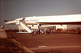 PHOTO ORIGINALE 10CM/15CM : LE CONCORDE PRESENTATION PUBLIC A L' AEROPORT DE PARIS ROISSY CHARLES DE GAULE ANNEES 70/80 - Aviation