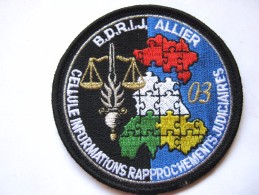 INSIGNE TISSUS PATCH GENDARMERIE NATIONALE LA CIRJ LA BDRIJ DU 03 ALLIER SUR VELCROS ETAT EXCELLENT - Polizei