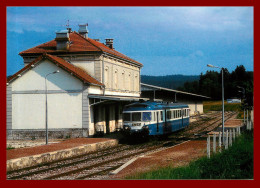 LE RAIL USSELLOIS - En Gare De St Laurent Du Jura   - N°259  -   ( Scan Recto Et Verso ) - Stazioni Con Treni