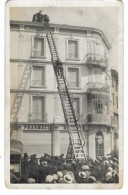 BOEN SUR LIGNON (42) Rare Carte Photo Intervention De Pompiers ? Batiment De La Pharmacie Moderne - Sonstige & Ohne Zuordnung