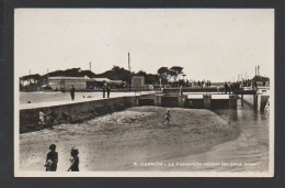 DF / 34  HERAULT / MAUGUIO-CARNON / CARNON-PLAGE / LA PASSERELLE RELIANT LES DEUX RIVES / ANIMÉE - Mauguio