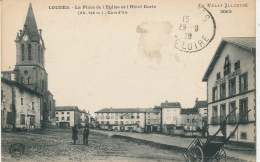 LOUDES - La Place De L'Eglise Et L'Hôtel Borie - Loudes