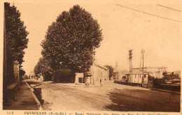 CPA - PEYROLLES (13) - Aspect Du Carrefour De La Route Nationale Des Alpes Et De La Rue De La Croix-Blanche En 1930 - Chateaurenard