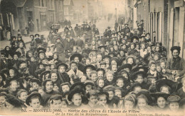 Montlucon : Sortie De L'école De Filles - Montlucon