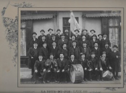 Photo CLASSE 1901 La Tour Du PIN - Anonymous Persons