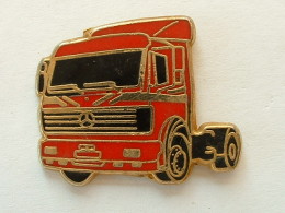 Pin´S CAMION MERCEDES - Mercedes