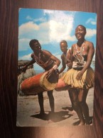 AK KENIA KENYA KITUI DRUMMERS & DANCERS  Kitui Trommlern Und Tänzern ANSICHTSKARTEN 1960 - Kenya