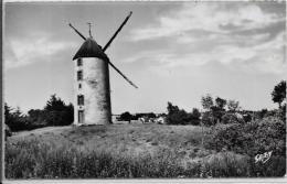 CPSM Moulin à Vent Non Circulé Notre Dame Des Monts Vendée - Molinos De Viento