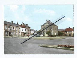 CPM   -   Hornoy  - Place De L'Hôtel De Ville - Hornoy Le Bourg