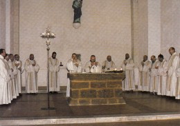 44 - MOISDON LA RIVIERE - Abbaye Cistercienne De Meilleraye - Une Concélébration - édit. Combier - Moisdon La Riviere