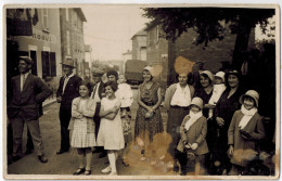 RARE CARTE PHOTO CHERVINGES (GLEIZE 69): Centre Du Village - Gleize