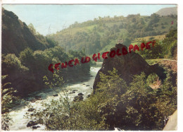 64 - ITXASSOU - BRECHE DANS UN ROCHER DIT LE PAS DE ROLAND EN BORDURE DE NIVE - 1962 - Itxassou