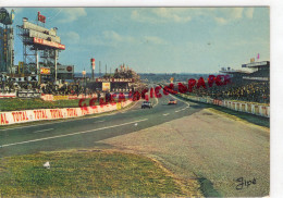 72 - LE MANS - CIRCUIT DES 24 HEURES DU MANS- TOTAL- ESSO-VUE D' ENSEMBLE DES TRIBUNES ET DES STANDS DE RAVITAILLEMENT - Le Mans