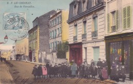 CPA 78 @ LE CHESNAY @ Rue De Versailles En 1905 - Ecoliers Dans La Rue Devant La Bonneterie Et La Pharmacie - Le Chesnay