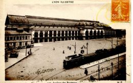 N°50309 -cpa Lyon -la Gare Des Brotteaux -tramway- - Strassenbahnen