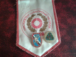 VINTAGE RARE LOT 1 OF KIND Gun PISTOL Championship SKDA MILITARY POLICE BULGARIA 1970" FLAG+2 BADGES - Archery