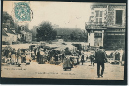 SAINT AMAND EN PUISAYE - Le Marché - Saint-Amand-en-Puisaye