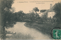 VIVONNE - Les Bords De La Vonne En Amont Du Pont Des Carmes Et Le Vieux Château - Vivonne