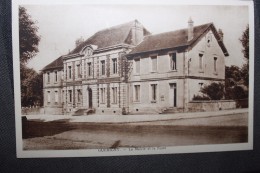 Z1  - GUERIGNY - La Mairie Et  La Poste - Guerigny