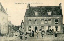 Cpa COURTALAIN 28 Hôtel De L' Ecu De Montmorency - Animée, Fiacre  ( Aujourd'hui 7 Rue Delaunay, Vers Abri Bus ) - Courtalain