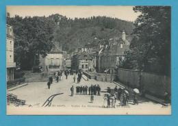 Delcampe - CPA Sortie Des Ouvrièrs AUBUSSON 23 - Aubusson