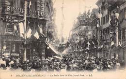 Rouen    76       Millénaire Normand .  La Foule Dans La Rue Du Grand  Pont - Rouen