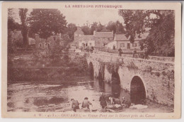 GOUAREC : LE VIEUX PONT SUR LE BLAVET - LAVANDIERES - LAVEUSES - 2 SCANS - - Gouarec