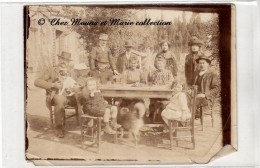 WWI - REPAS DE FAMILLE - FEMME HOMME ENFANT CHIEN - TAMPON KRIEGSGEFANGENEN SENDUNG - PHOTO 12 X 9 CM - Anonymous Persons