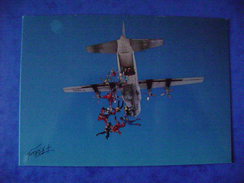 CPM SPORTS - PARACHUTISME -  PHOTO DE F. RICKARD - Fallschirmspringen
