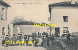 38 // DIEMOZ   Une Rue Du Village   ANIMEE   Soulié édit  ** - Diémoz