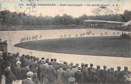 Sport.  Cyclisme  Vincennes Vélodrome . Un Départ - Cyclisme