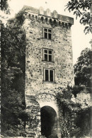 Dep 17 - Chateaux - Montendre - Le Château - Semi Moderne Petit Format - état - Montendre