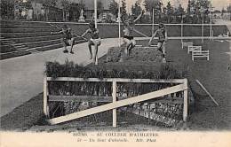 Sport Nautique.  Athlétisme.  Reims  Collège D'Athlètes. Un Saut D'obstacle - Athletics