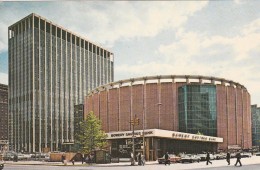 NEW YORK CITY - MADISON SQUARE GARDEN CENTER - PENNESYLVANIA PLAZA - TRES BELLE CARTE PHOTO COULEUR, ANIMEE, 2 SCANNS - - Orte & Plätze