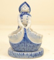 Figurine En Porcelaine Biscuit, Femme Avec Paniers - Autres & Non Classés