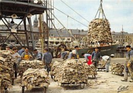 76-FECAMP- PREMIER PORT MORUTIER FRANCAIS , VUE SUR LES QUAIS AU MOMENT DU DECHARGEMENT - Fécamp