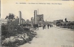 Roisel (Somme) - La Place De L'Hôtel De Ville - Edition R. Caron - Carte Non Circulée - Guerra 1914-18