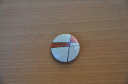 REF Y2  : Badge Ancien Epok 1980 Punk Pop Hard Rock Pin's Sapho - Music