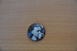 REF Y2  : Badge Ancien Epok 1980 Punk Pop Hard Rock Pin's Charlelie Couture - Musique