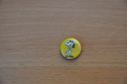 REF Y2  : Badge Ancien Epok 1980 Punk Pop Hard Rock Pin's Snoopy Petit Format - Musique