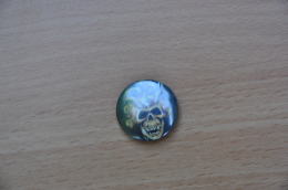 REF Y3  : Badge Ancien Epok 1980 Punk Pop Hard Rock Tete De Mort - Musique