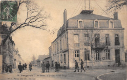 24-BERGERAC- LA POSTE , LE COUR VICTOR-HUGO - Bergerac