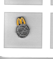 Pin´s  Mac  Do  Avec  Une  Mappemonde - McDonald's