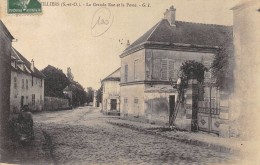 CPA 95  SURVILLIERS LA GRANDE RUE ET LA POSTE - Survilliers