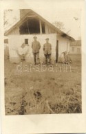 ** T2 WWI Austro-Hungarian Soldiers In Front Of A House, Photo - Ohne Zuordnung